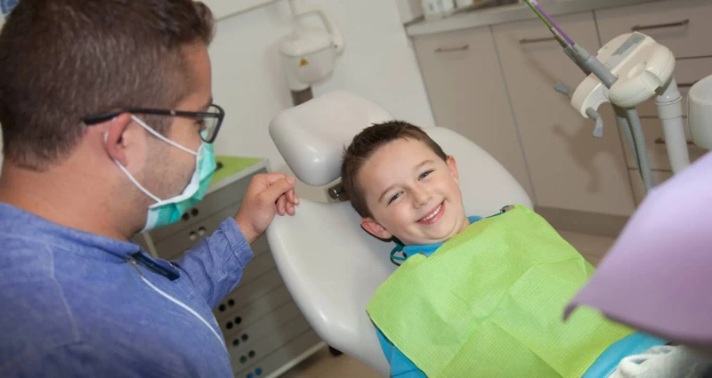 Eugenio e un bambino sorridente